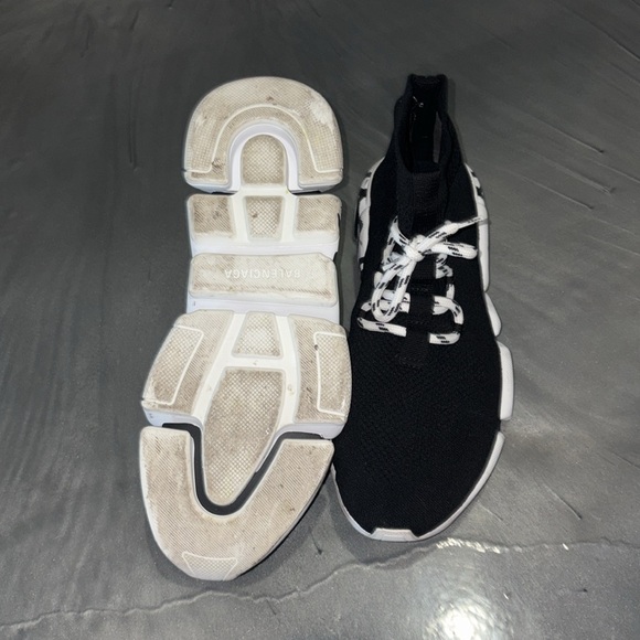 worn acouple times 
comes with authenticity card and backpack! - Picture 3 of 5